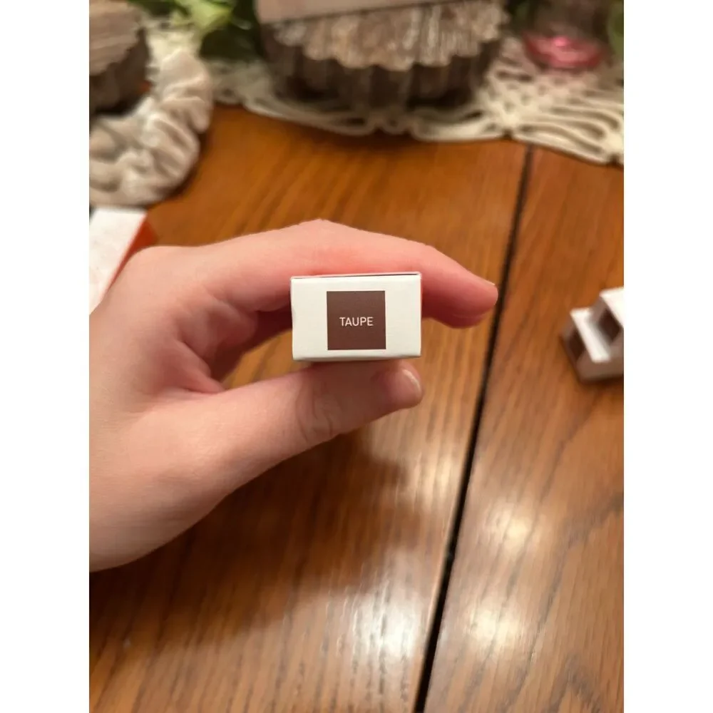 Chella EyeBrow Cream - Taupe - Picture 4 of 4